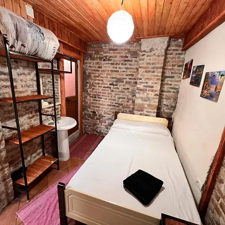 Merlika Inside Of Castle מלון